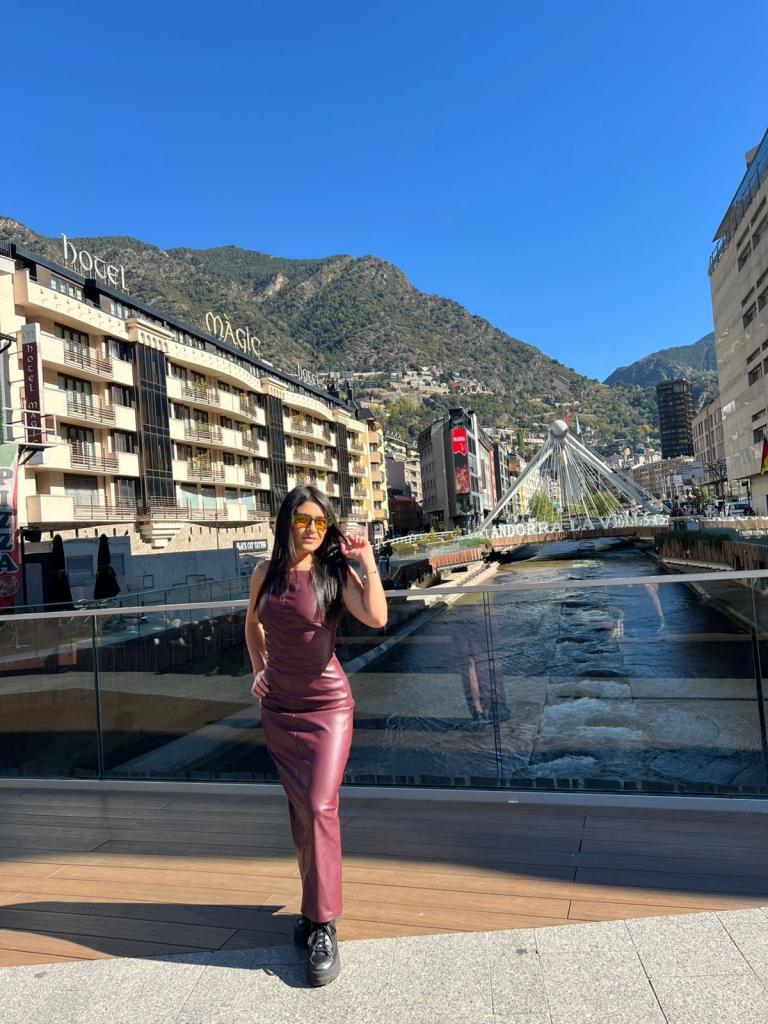 663728155: Chica busca chico en Lérida