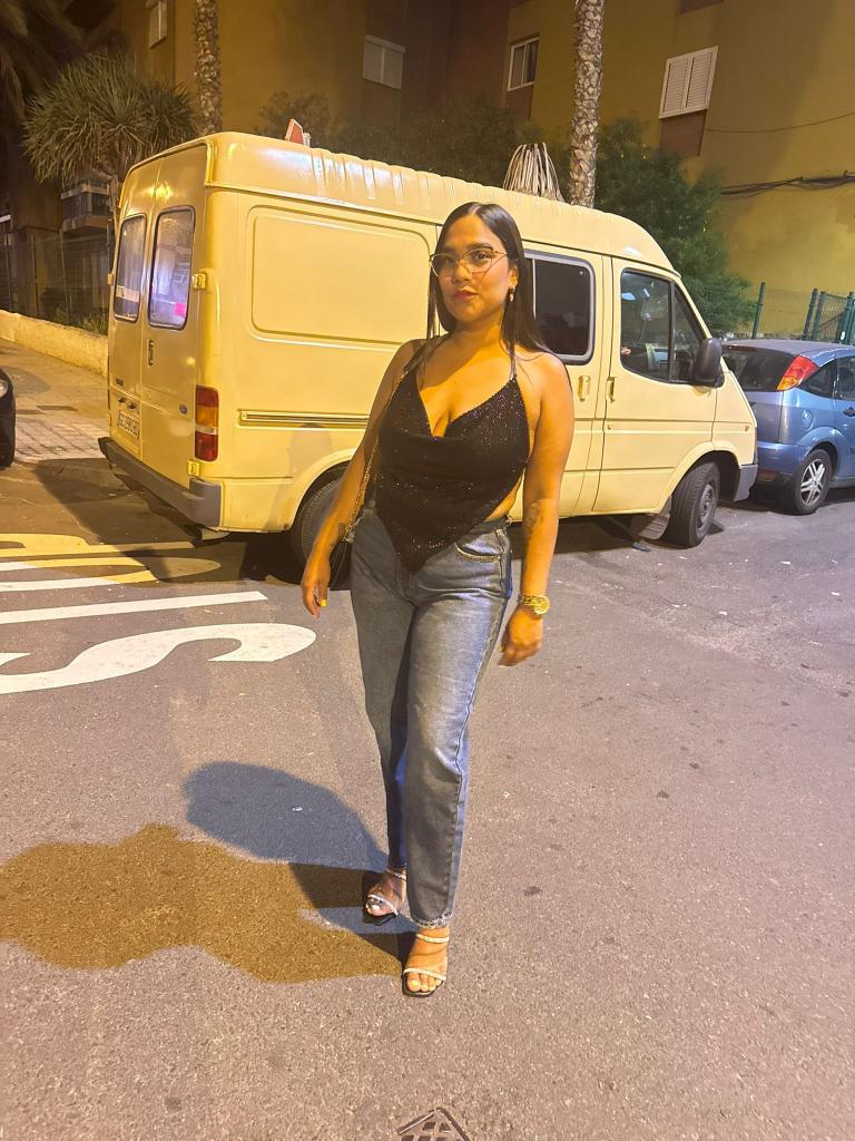 Chica busca chico en Alicante: Chica busca chico