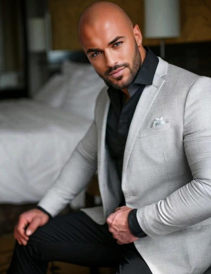 Chico busca chica en Sevilla: 