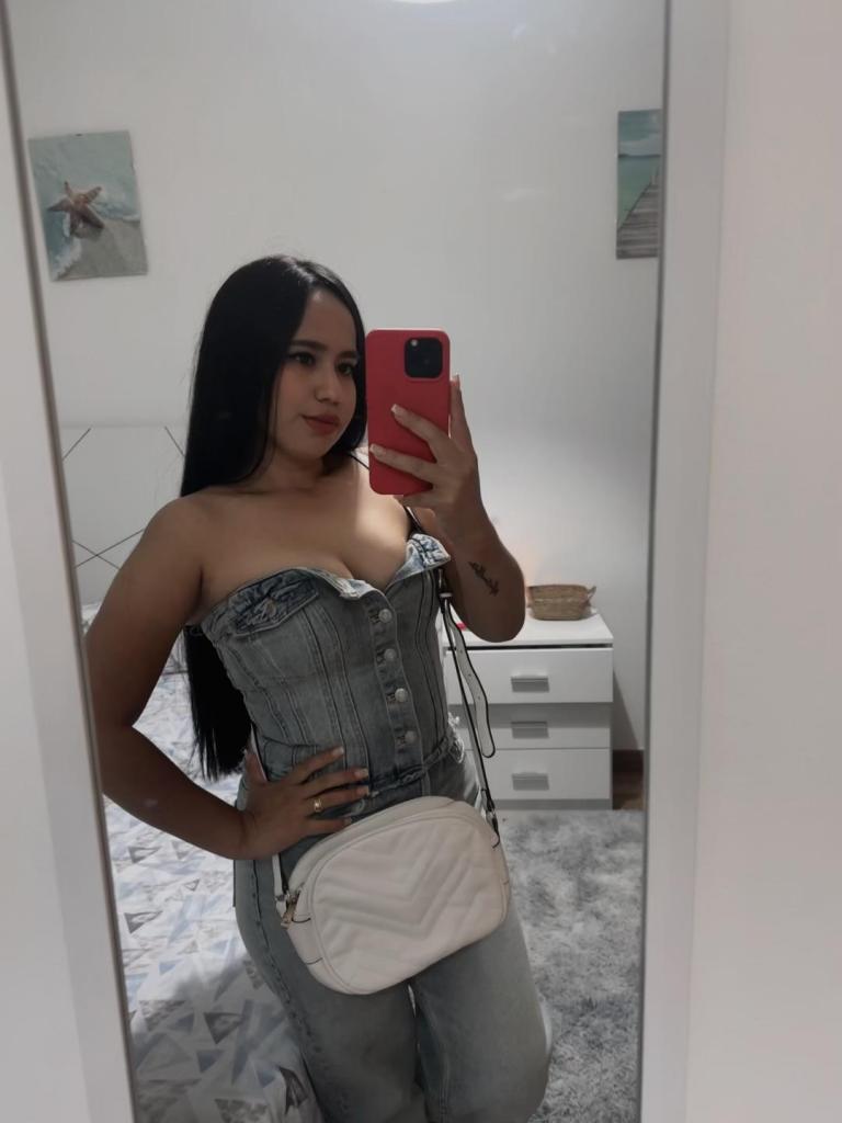 Chica busca chico en Almería: Chica busca chico