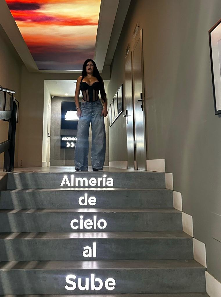 Chica busca chico en Almería: 