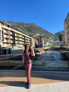 663728155: Chica busca chico en Lérida