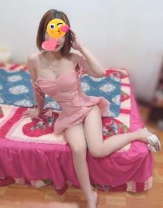 697819499: Chica busca chico en Barcelona