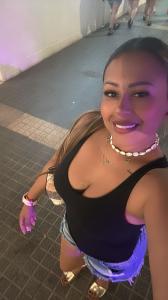 685882766: Chica busca chico en Sevilla