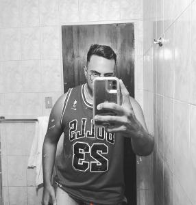 697732397: Chico busca chica en Madrid