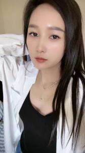 631643981: Chica busca chico en Barcelona