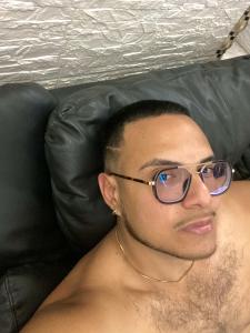 697732397: Chico busca chica en Madrid