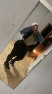 687164540: Chica busca chico en Sevilla