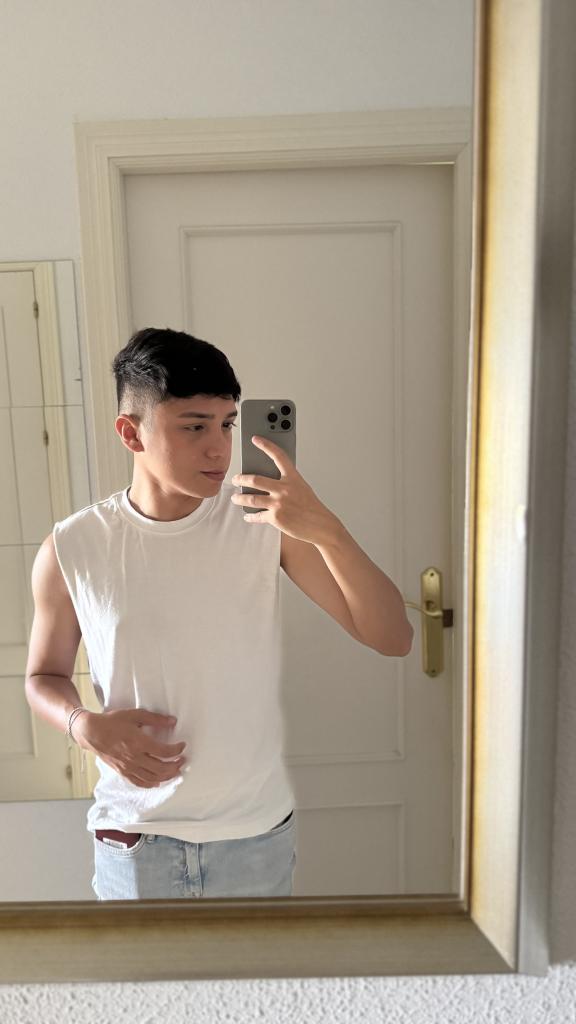 678745437: Chico busca chica en Málaga