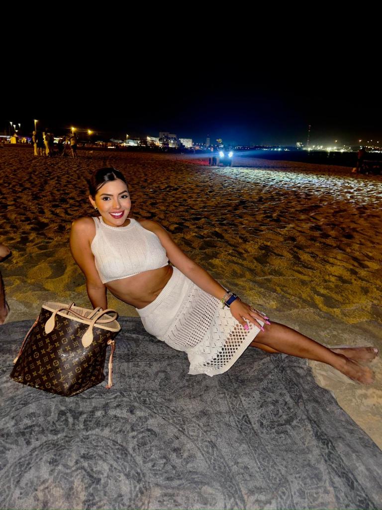 663462297: Chica busca chico en Cádiz