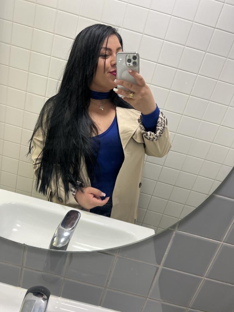 611242327: Chica busca chico en La Coruña