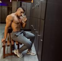 674504023: Chico busca chica en Barcelona