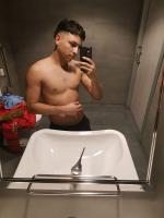 664295057: Chico busca chica en La Coruña