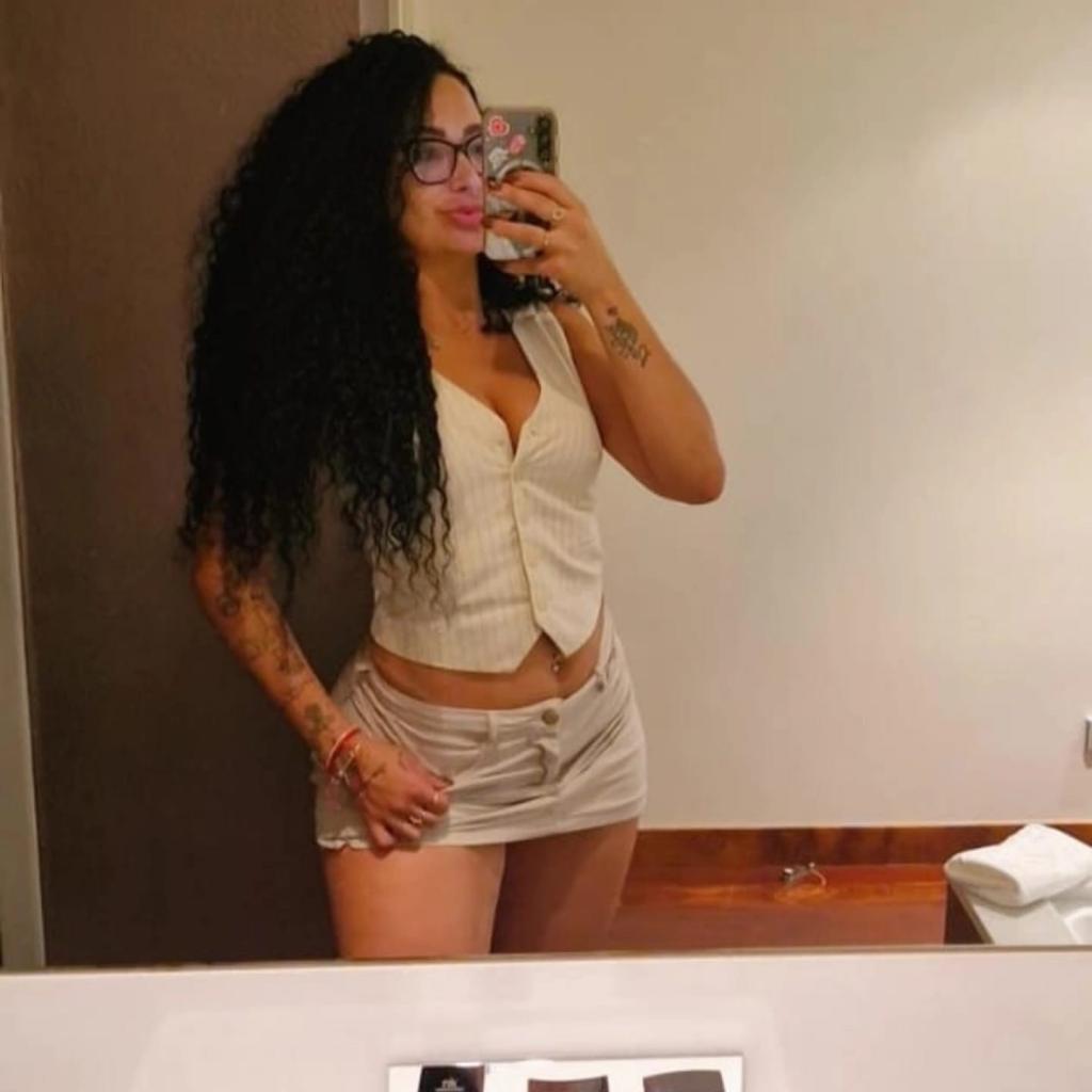 613845000: Chica busca chico en Pontevedra