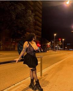 605639059: Chica busca chico en Barcelona