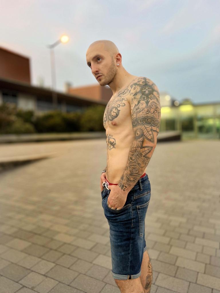 614284250: Chico busca chica en Málaga