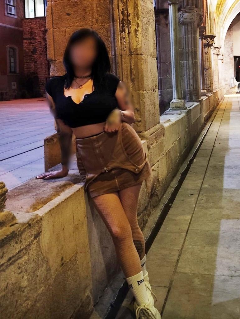 672069307: Chica busca chico en Barcelona