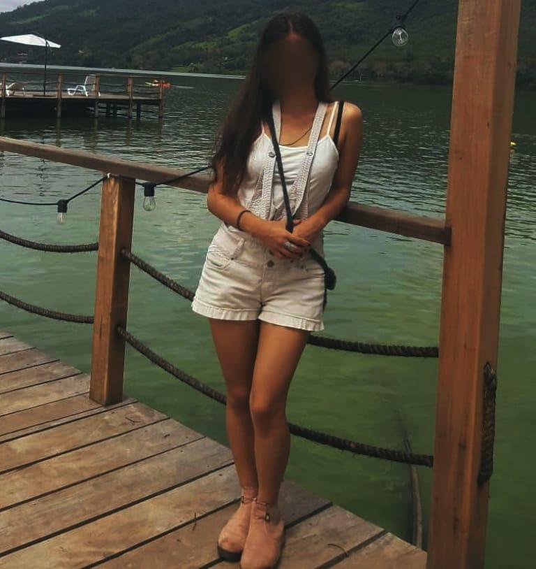 607435616: Chica busca chico en Madrid