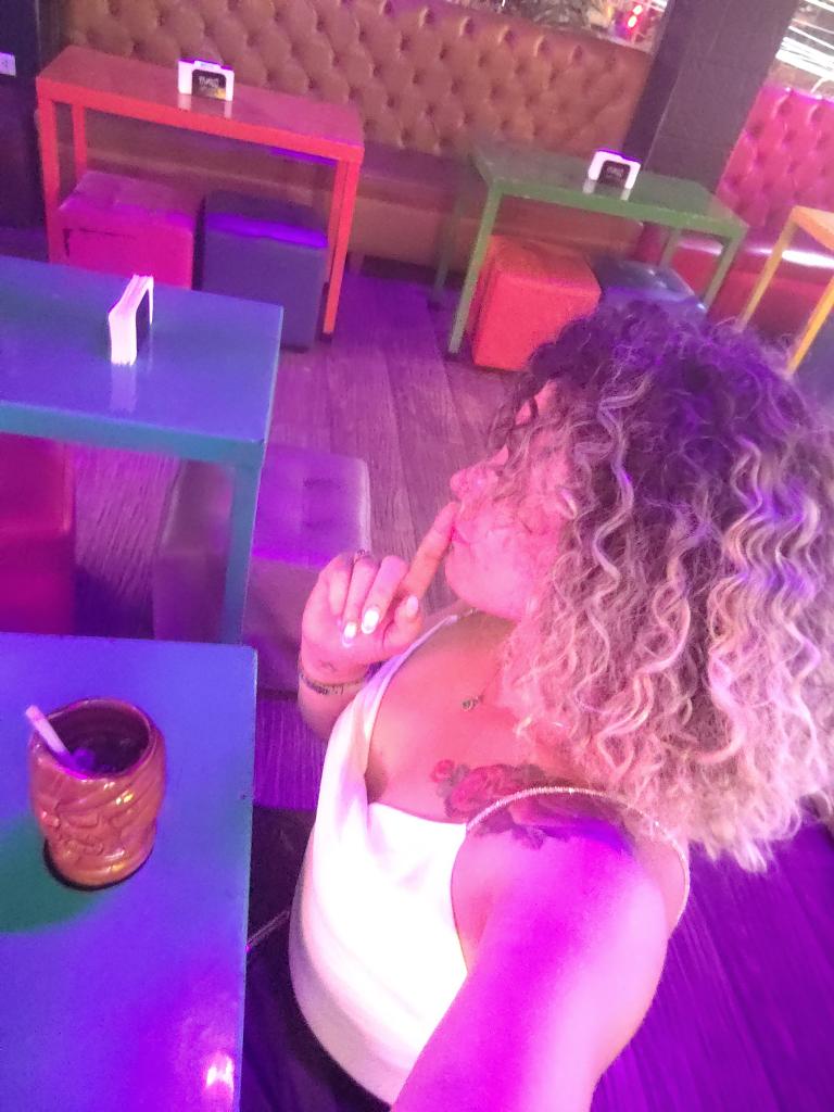 Chica busca chico en Cádiz: 