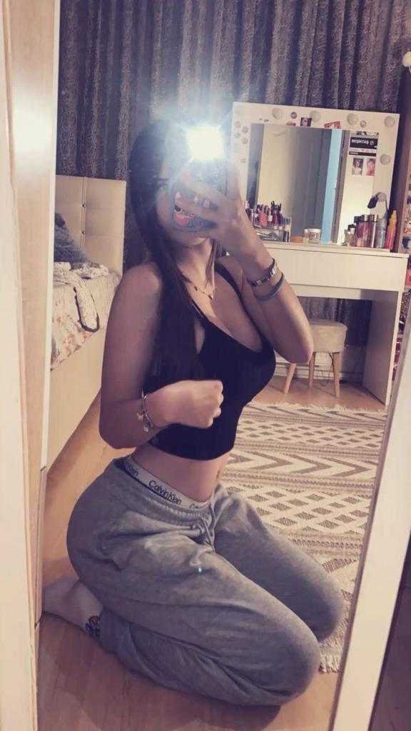 Chica busca chico en Ibiza: 