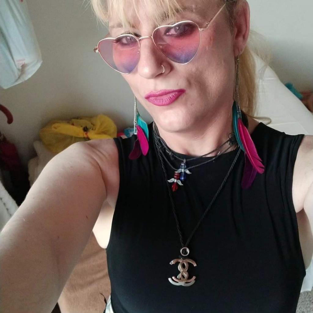 666913401: Chica busca chico en Barcelona