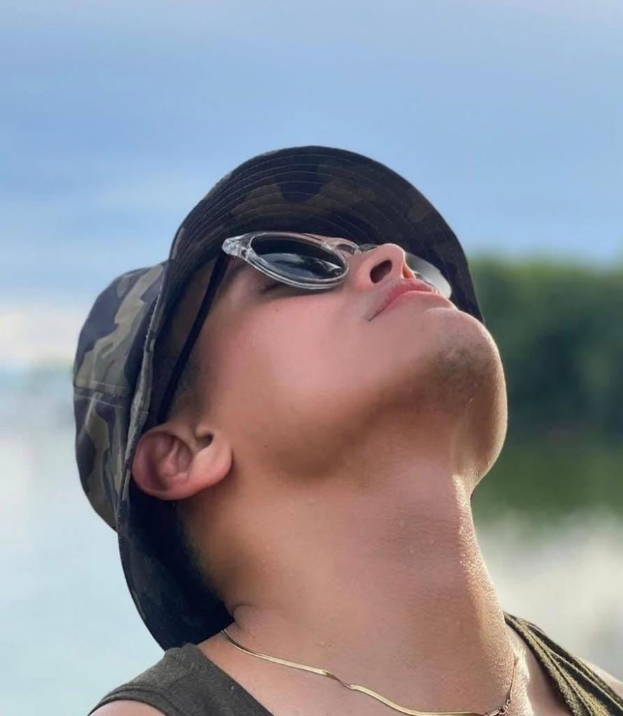 Chico busca chica en Sevilla: 