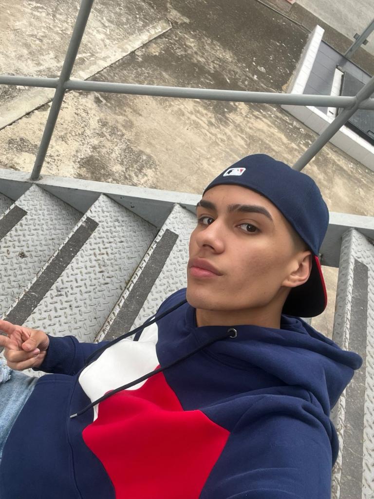 610922803: Chico busca chica en Barcelona