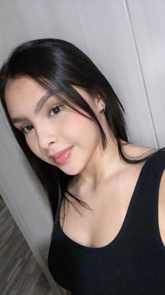 643740405: Chica busca chico en Almería