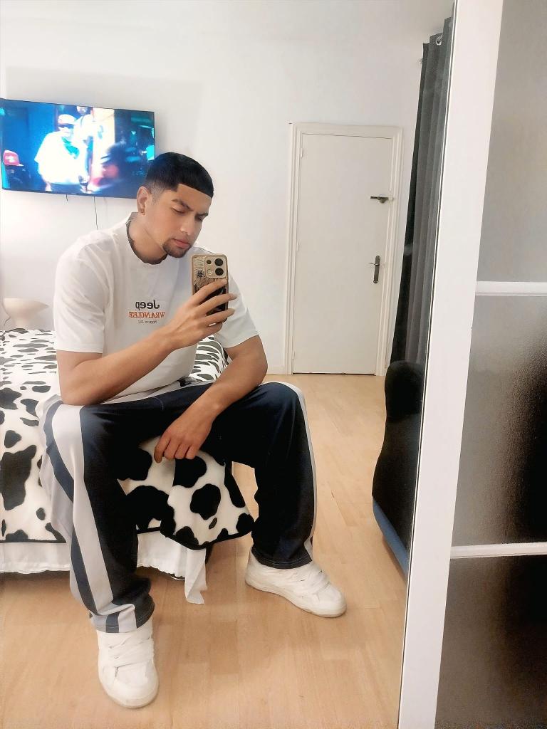 630124943: Chico busca chica en Madrid