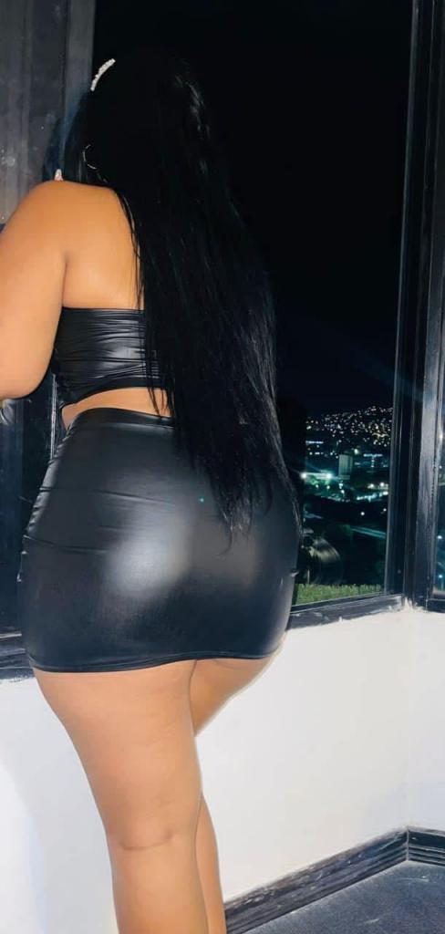 663069700: Chica busca chico en Málaga