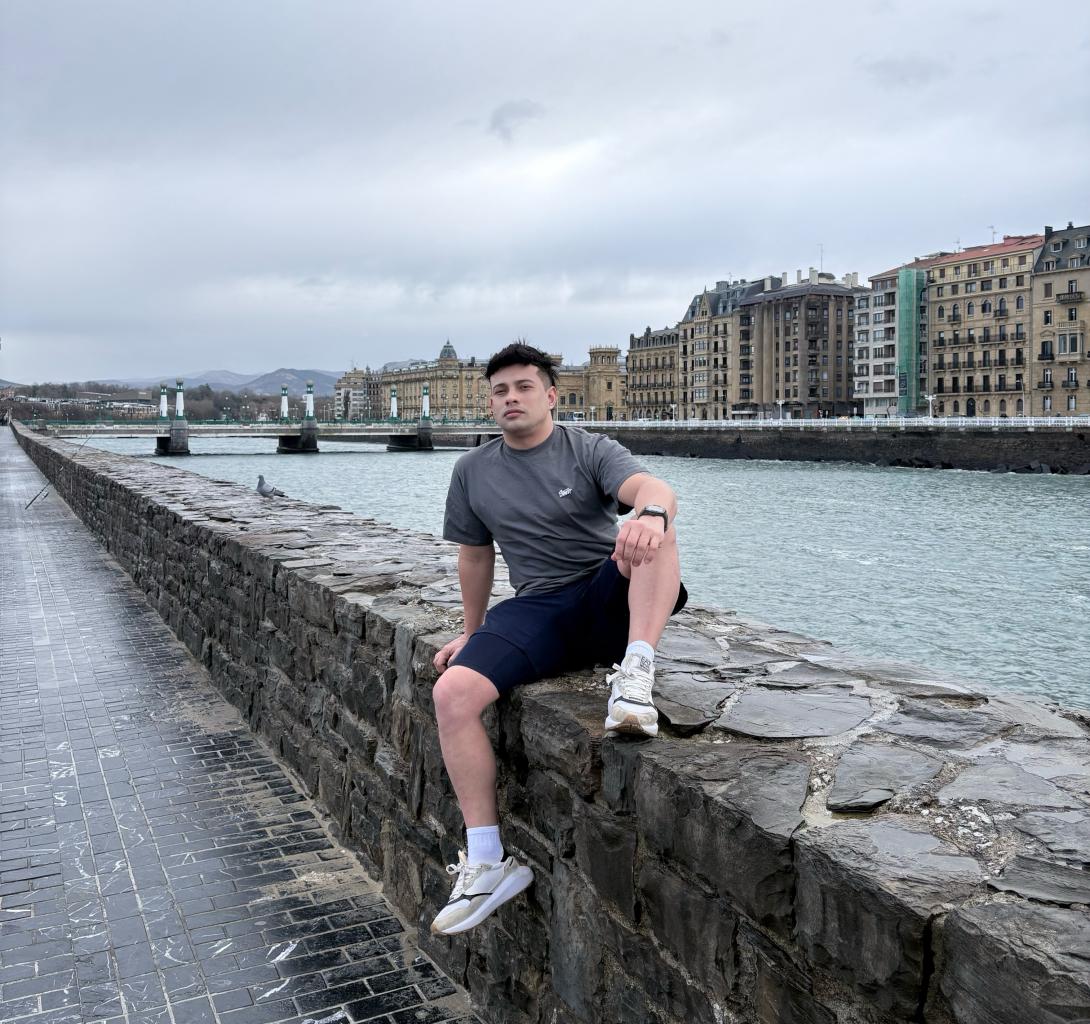 611235589: Chico busca chica en Cádiz