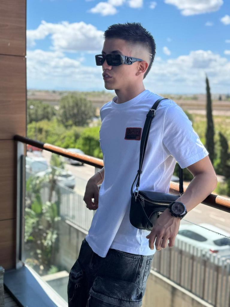 627387821: Chico busca chica en Valencia