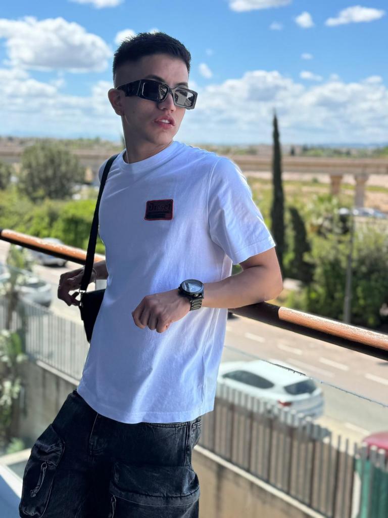 627387821: Chico busca chica en Valencia