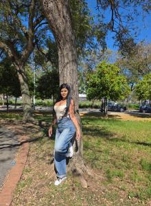 672167129: Chica busca chico en Barcelona