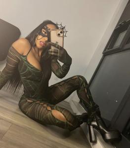 747860564: Chica busca chico en Madrid