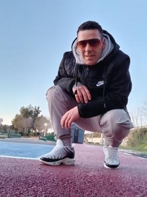 663973604: Chico busca chica en Valencia