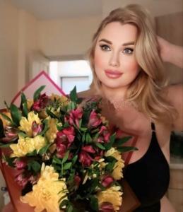 697933315: Chica busca chico en Barcelona