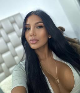 747860564: Chica busca chico en Madrid