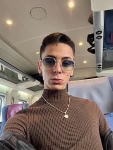 677499579: Chico busca chica en La Coruña