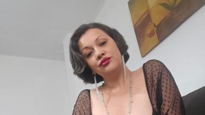 637951220: Chica busca chico en Sevilla