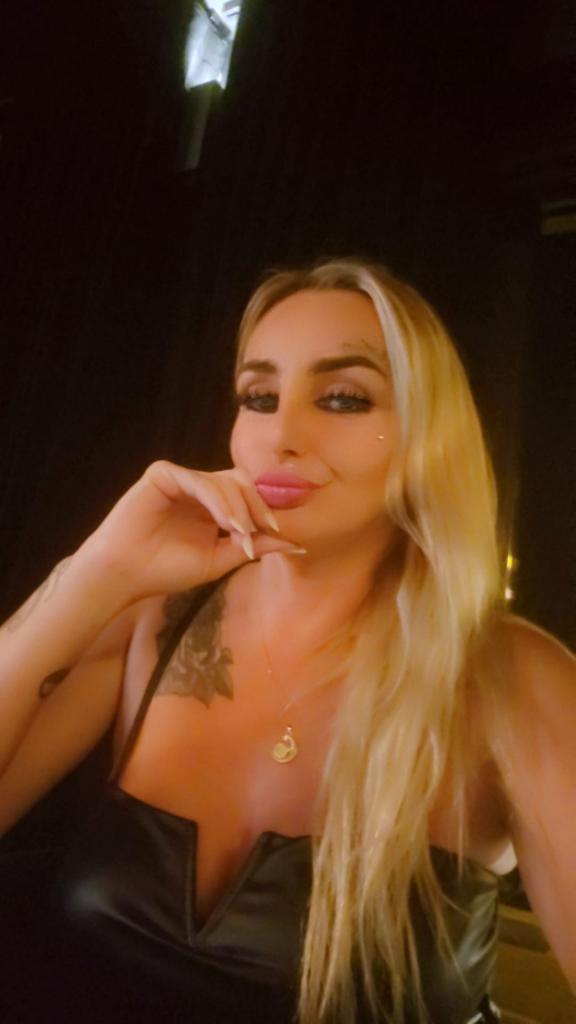 Chica busca chico en Cádiz: 