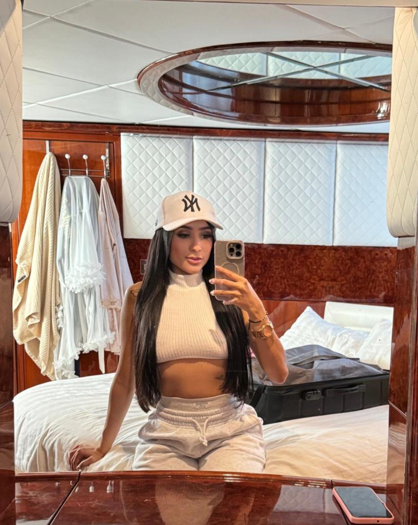 613854684: Chica busca chico en Alicante