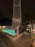 663715830: Chica busca chico en Madrid