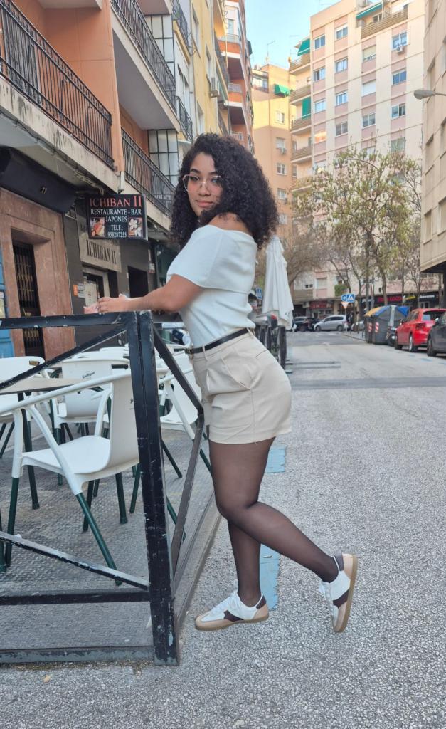 Chica busca chico en Almería: 