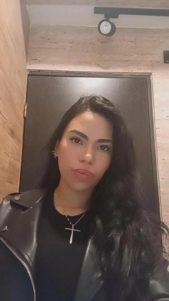 Chica busca chico en Ibiza: Chica busca chico