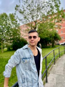 Chico busca chica en Sevilla: 
