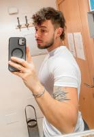 672044911: Chico busca chica en Barcelona