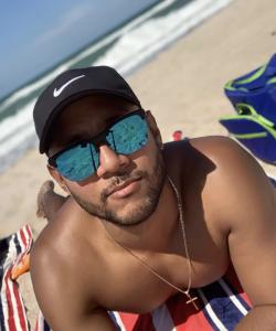 613387829: Chico busca chica en Valencia