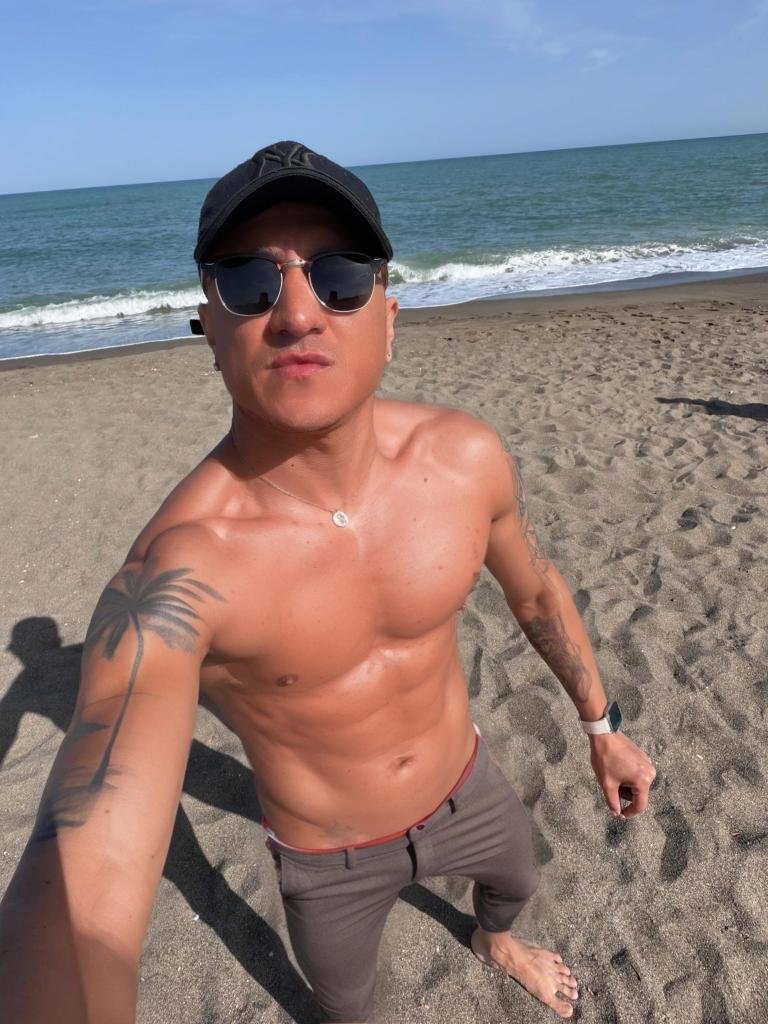697897854: Chico busca chica en Murcia