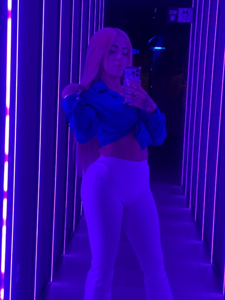743096056: Chica busca chico en Sevilla